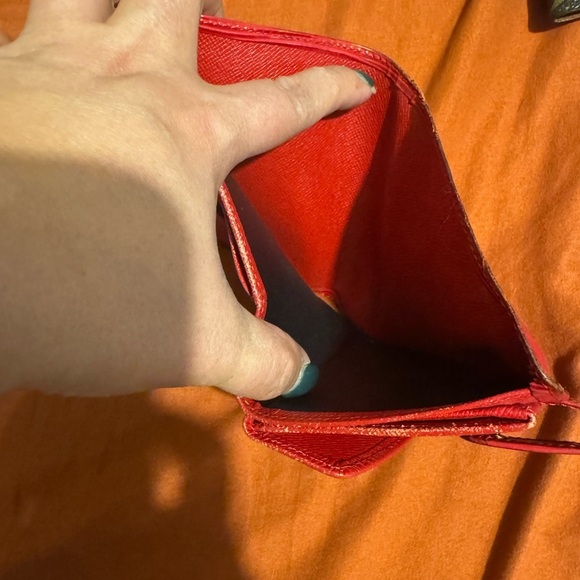 LV epi red wallet - Picture 9 of 10